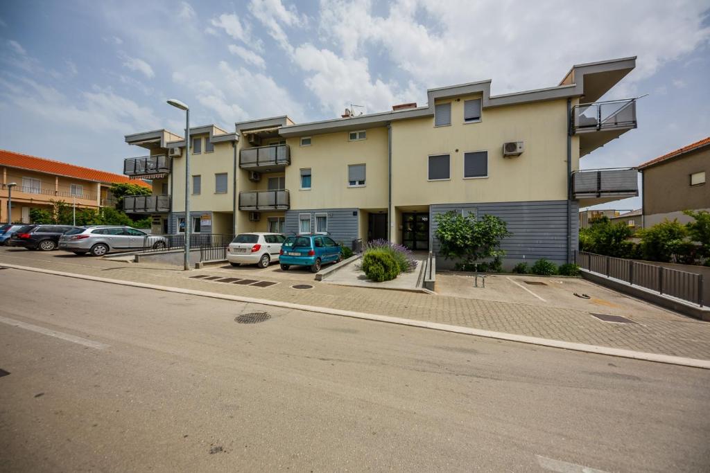 Apartments with parking space Kastel Stari, Kastela - 18812