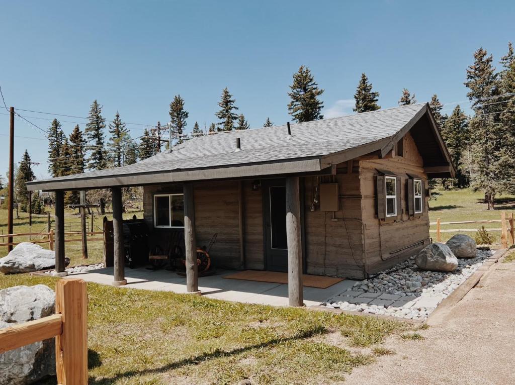 Vacation Home Historic cabin with unobstructed mountain view, Divide, CO -  Booking.com