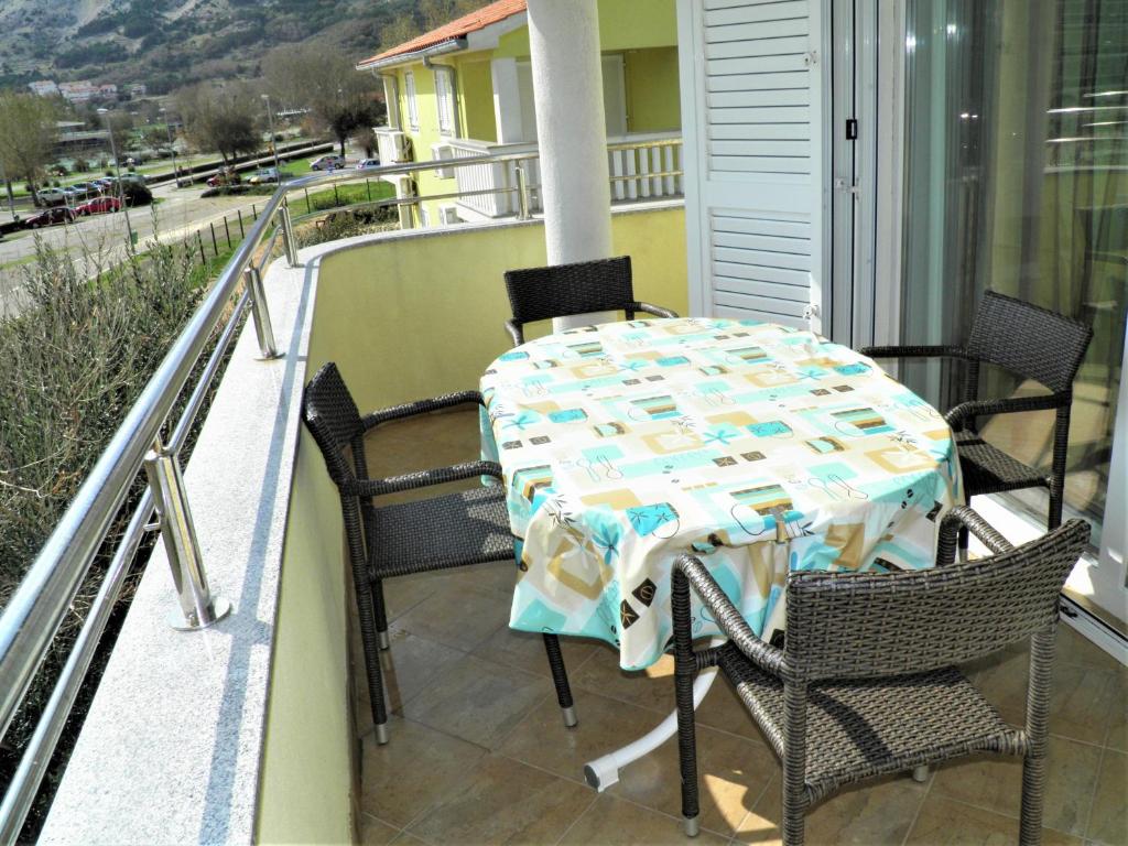 Fotografia z galérie ubytovania Apartments with a parking space Baska, Krk - 18876 v destinácii Baška