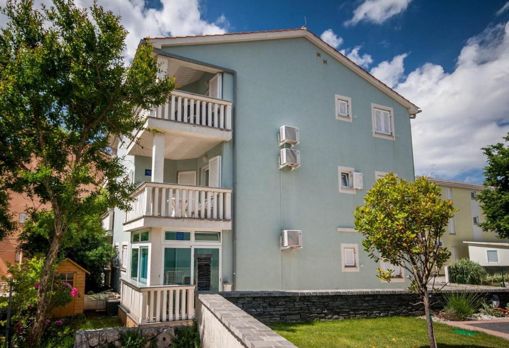 Apartments with parking space Baska, Krk - 18880