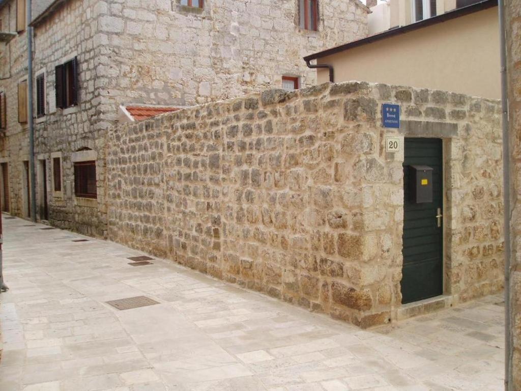 Fotografie z fotogalerie ubytování Apartments by the sea Stari Grad, Hvar - 18850 v destinaci Stari Grad
