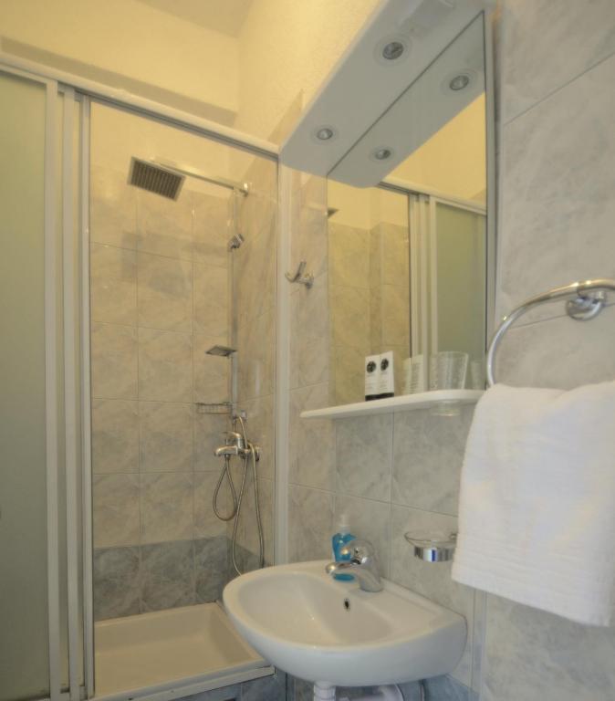 Kúpeľňa v ubytovaní Apartments and rooms with WiFi Split - 18909