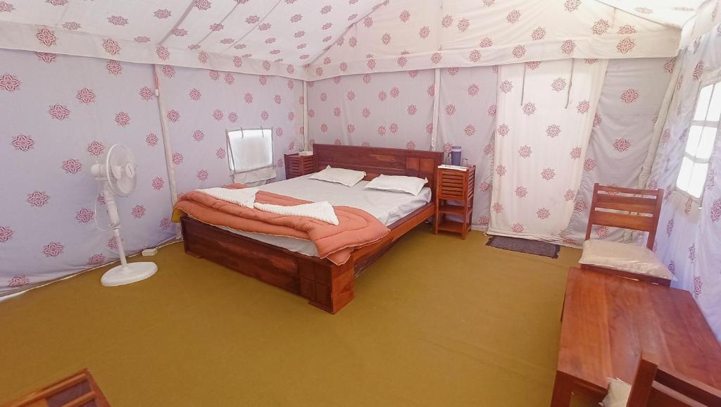 Postel nebo postele na pokoji v ubytování Kutch Classic Resort Camp