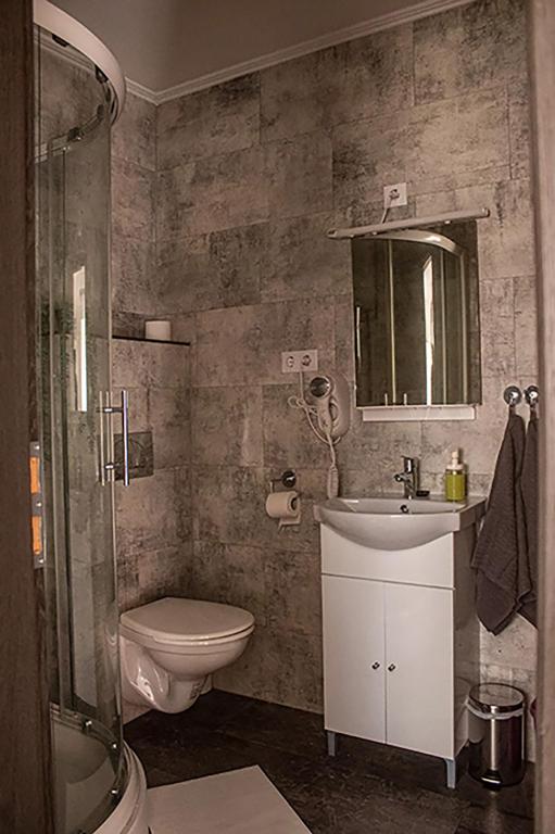 Kúpeľňa v ubytovaní SárvárLAK Apartmanház