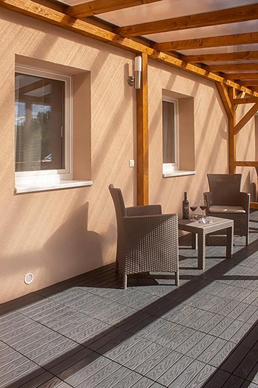 Posedenie v ubytovaní SárvárLAK Apartmanház