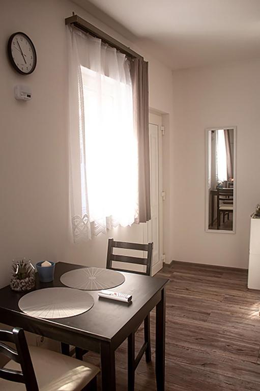 Posedenie v ubytovaní SárvárLAK Apartmanház