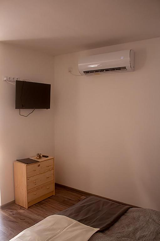 Televízia a/alebo spoločenská miestnosť v ubytovaní SárvárLAK Apartmanház