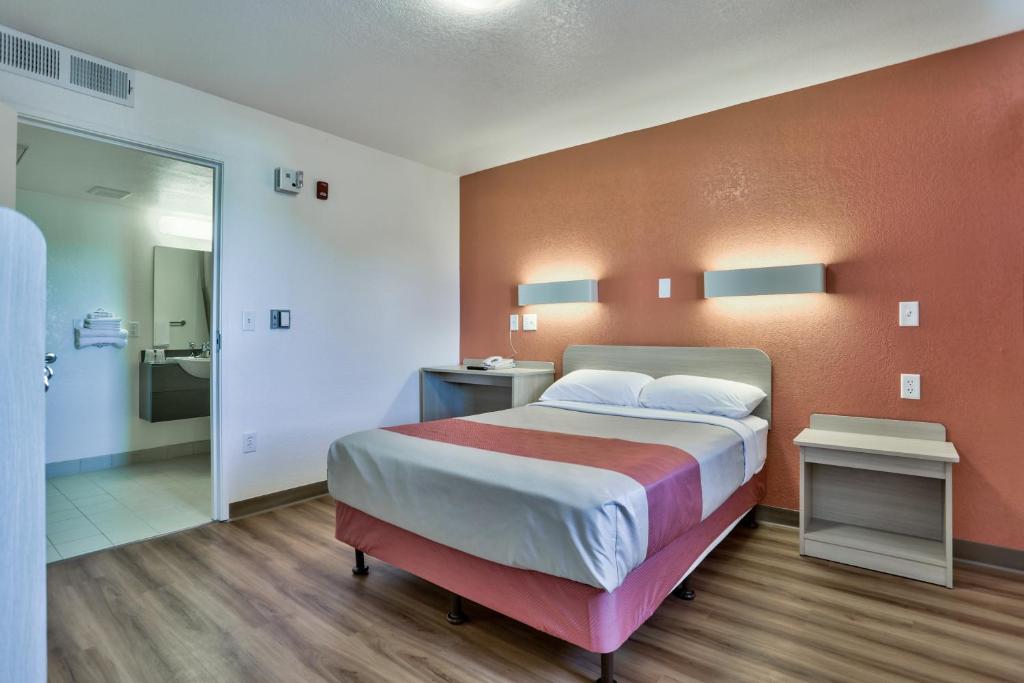 Postel nebo postele na pokoji v ubytování Motel 6-Flagstaff, AZ - Butler