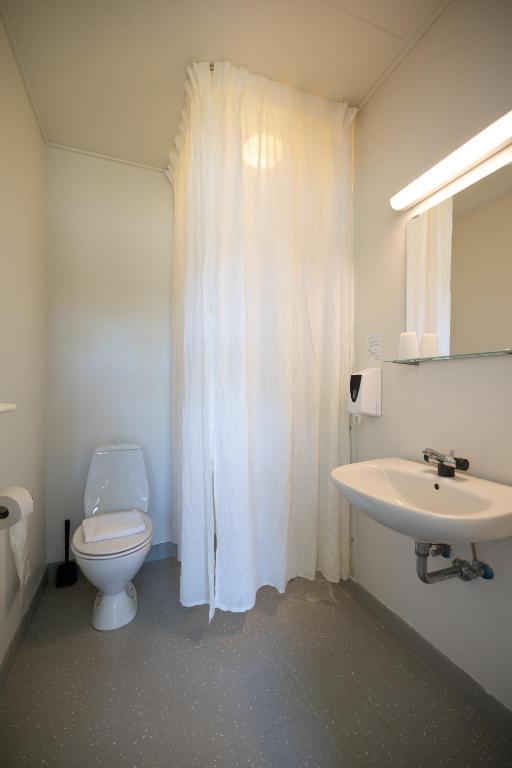 Koupelna v ubytování Tylstrup Kro og Motel