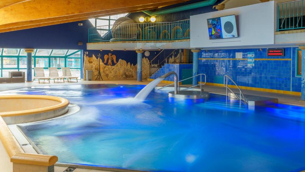 Piscina de la sau aproape de Hotel AquaCity Mountain View