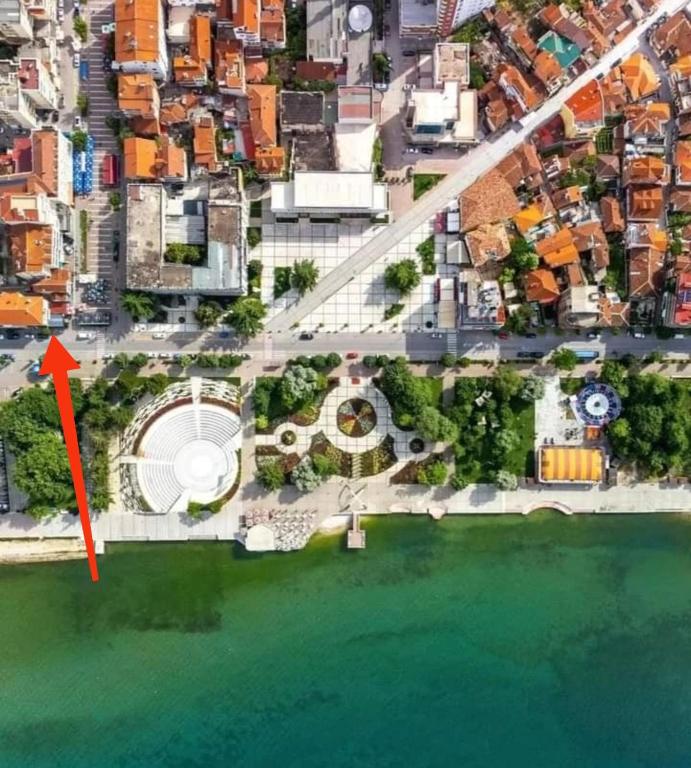 Fully equipped apartment in the city center with a lake view - Image 9