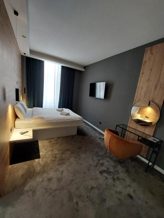 Uma cama ou camas num quarto em A8 b&b