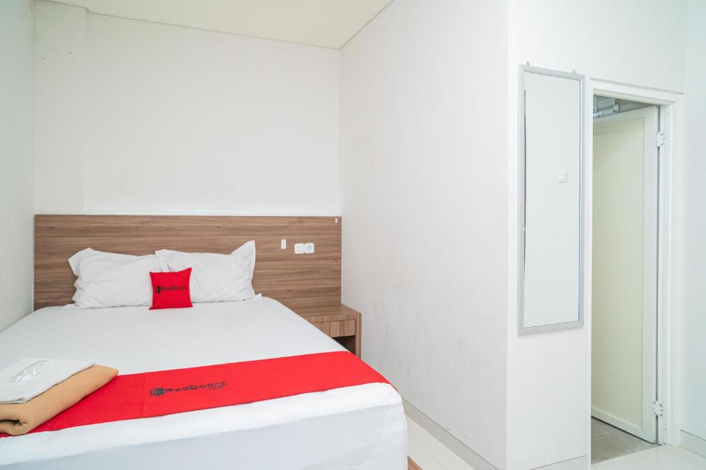 RedDoorz Plus @ Jalan Pemuda Timur Bojonegoro - Standaard Tweepersoonskamer