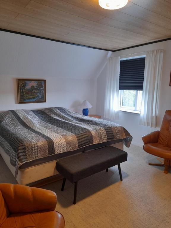 TV a/nebo společenská místnost v ubytování KLAUSIEVEJ B&B