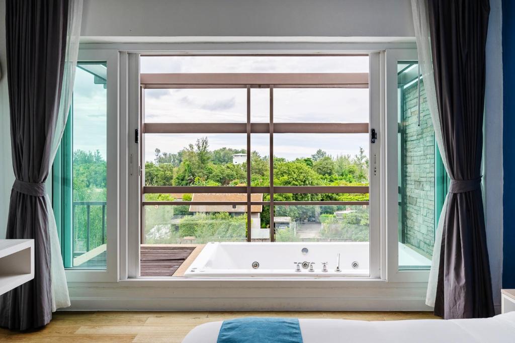 Postel nebo postele na pokoji v ubytování Hotel COCO Phuket Bangtao Beach