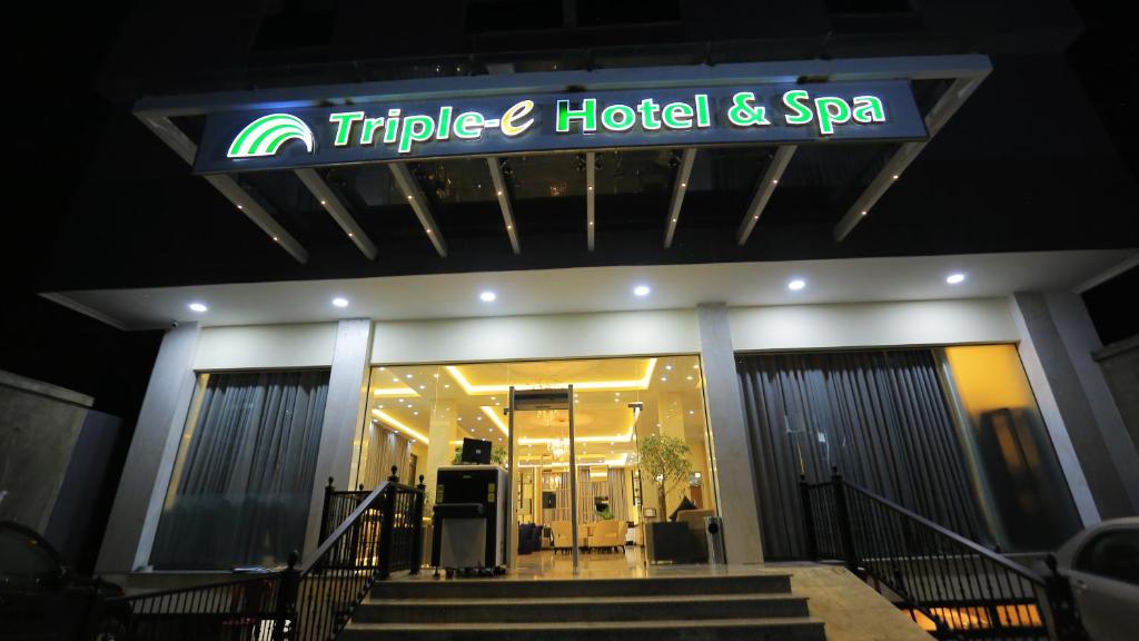 Certificat, premi, rètol o un altre document de Triple E Hotel and Spa