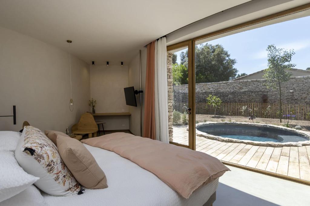 Bazén v ubytování A SPERANZA Suites avec piscine privative chauffée nebo v jeho okolí