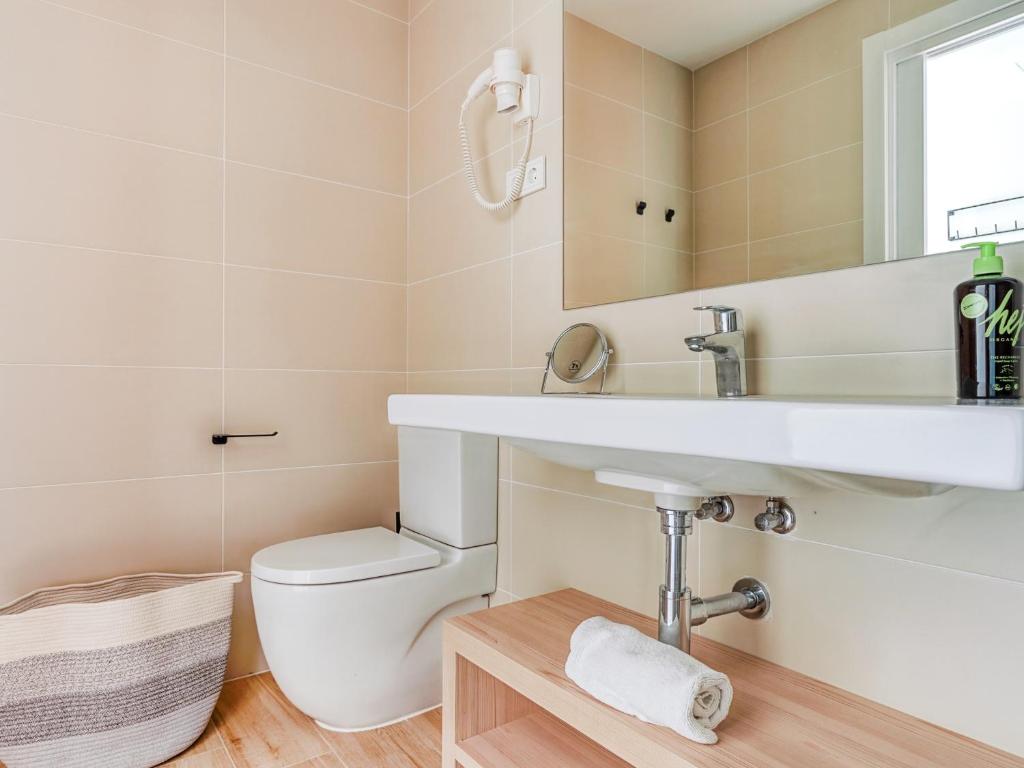 Limehome Barcelona Carrer de Besalú 82 - Resim 16