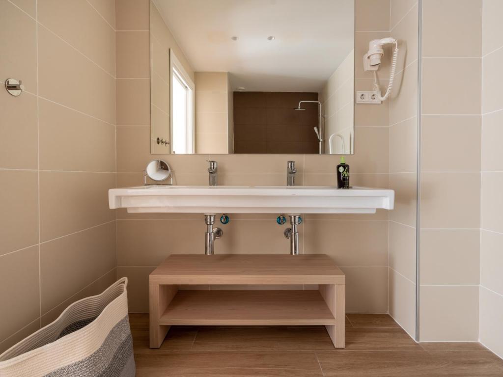 Limehome Barcelona Carrer de Besalú 82 - Resim 41