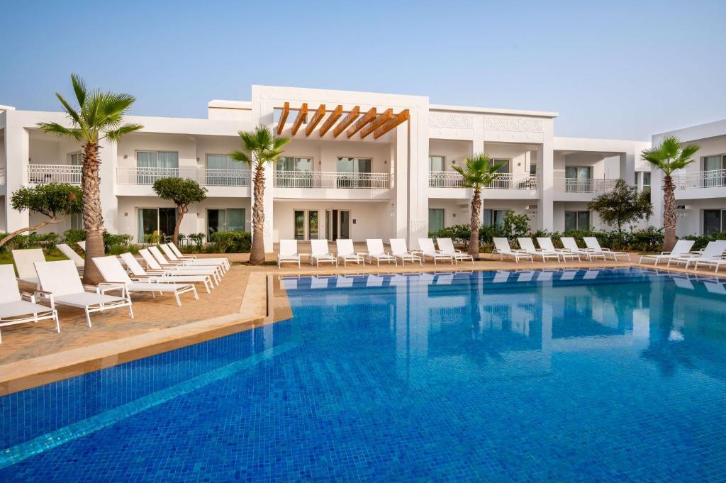 Bazén v ubytování Radisson Blu Resort, Saidia Garden nebo v jeho okolí