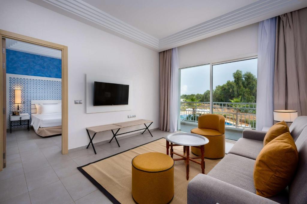 TV a/nebo společenská místnost v ubytování Radisson Blu Resort, Saidia Garden