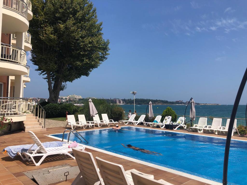 The swimming pool at or close to VP Bellevue