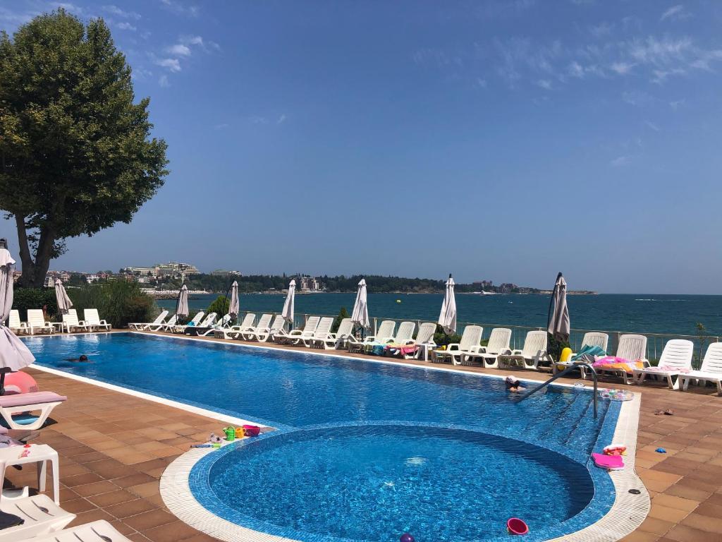 The swimming pool at or close to VP Bellevue