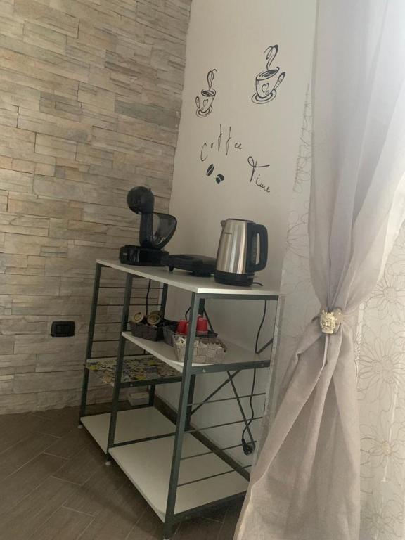 Príslušenstvo na prípravu kávy alebo čaju v ubytovaní La Pietra di Giada