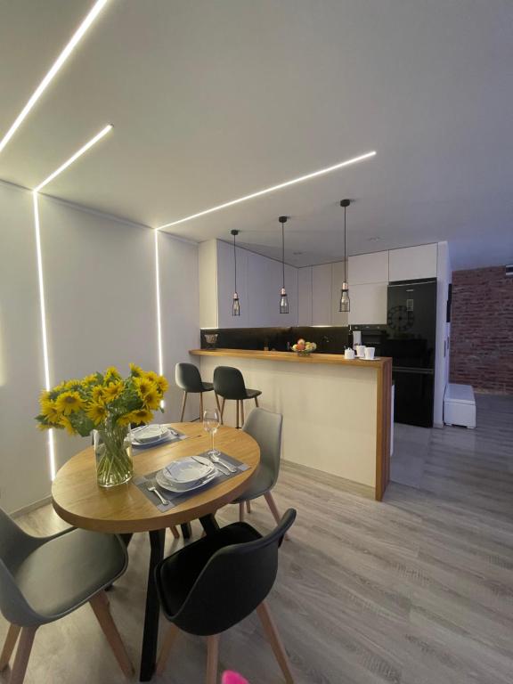 Kuchyň nebo kuchyňský kout v ubytování Apartament Centrum Bodzentyńska, centrum Rynek, bezpłatny parking