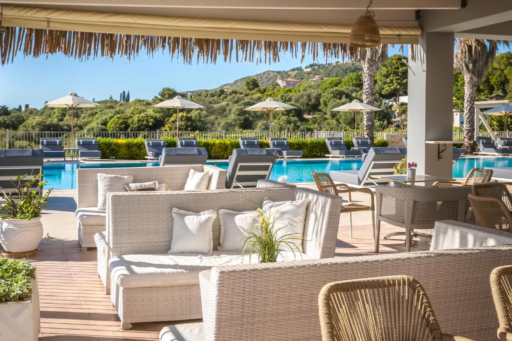 Bazén v ubytování ASTRA Village Resort nebo v jeho okolí