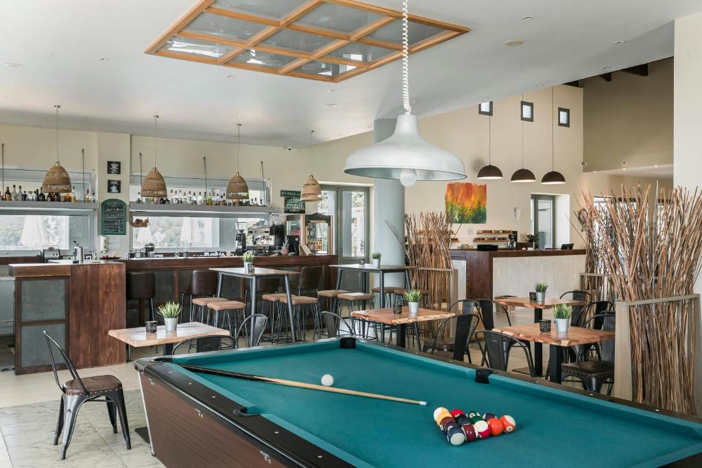 Biliár nebo kulečník v ubytování ASTRA Village Resort