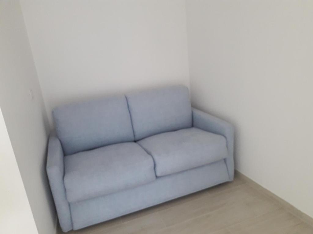 A seating area at Corso95 SrL