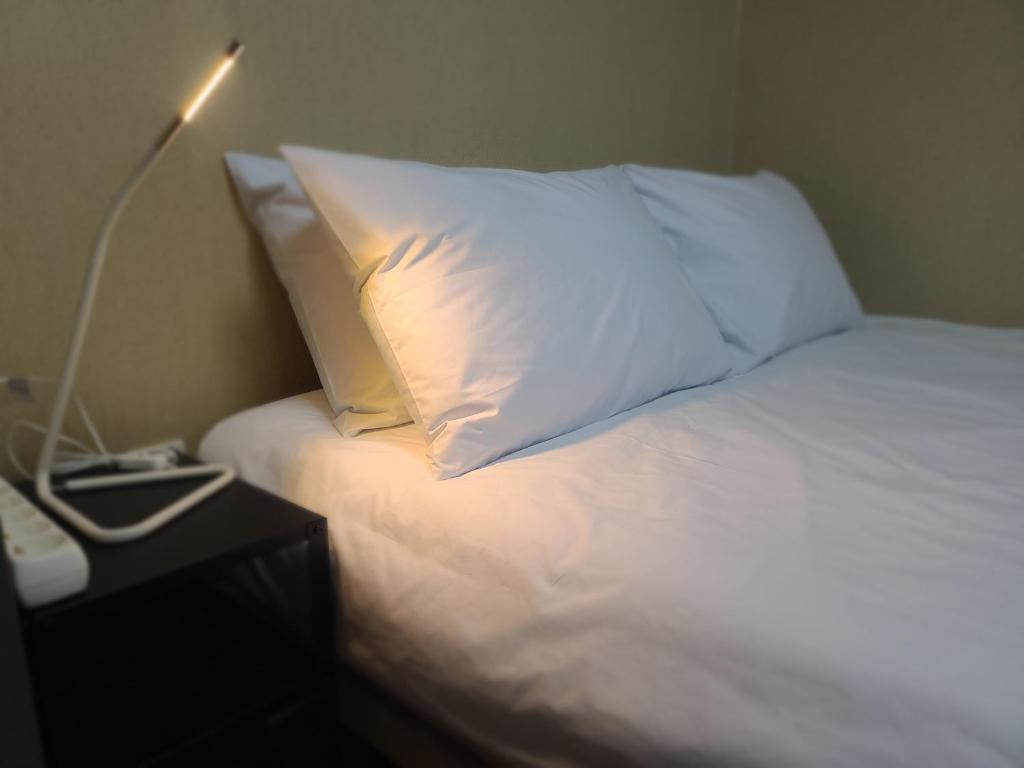 Postel nebo postele na pokoji v ubytování TreehouseUnseo GuestHouse