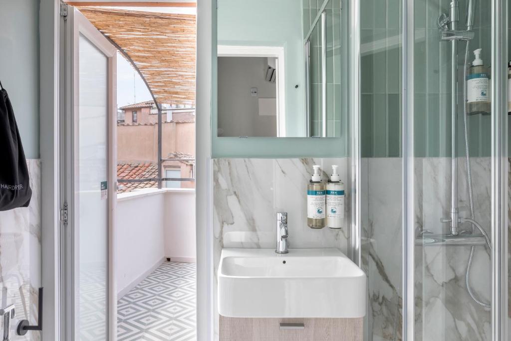 Numa Rome Portico - Resim 6