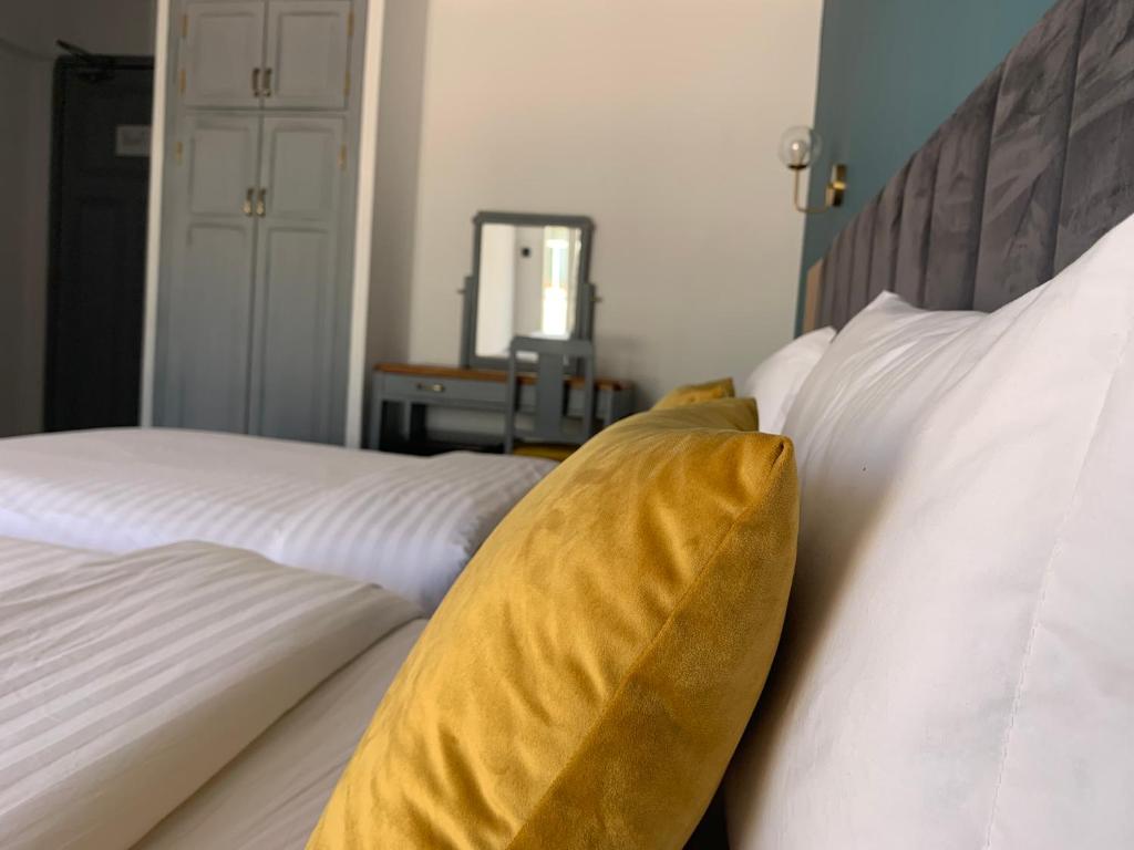 Postel nebo postele na pokoji v ubytování Royal Hotel Rabat
