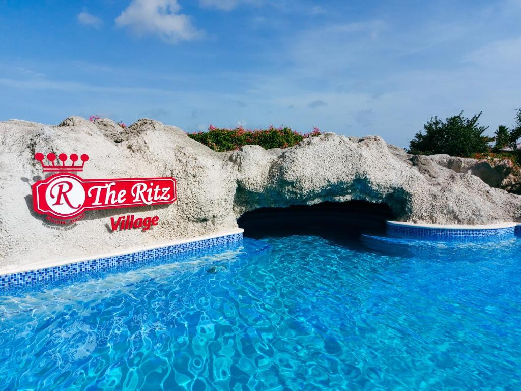 um escorrega aquático no Resort Disney Springs em The Ritz Village em Willemstad