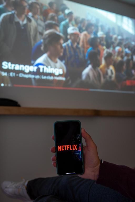 TV a/nebo společenská místnost v ubytování Nomad Paris Roissy CDG