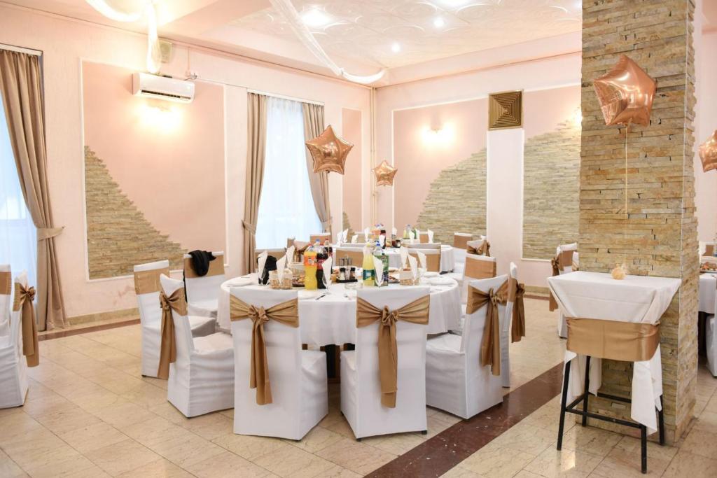 Restaurace v ubytování Hotel Biser Panonija