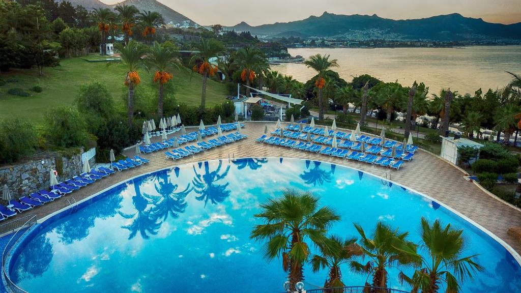 The swimming pool at or close to Yasmin Bodrum Resort