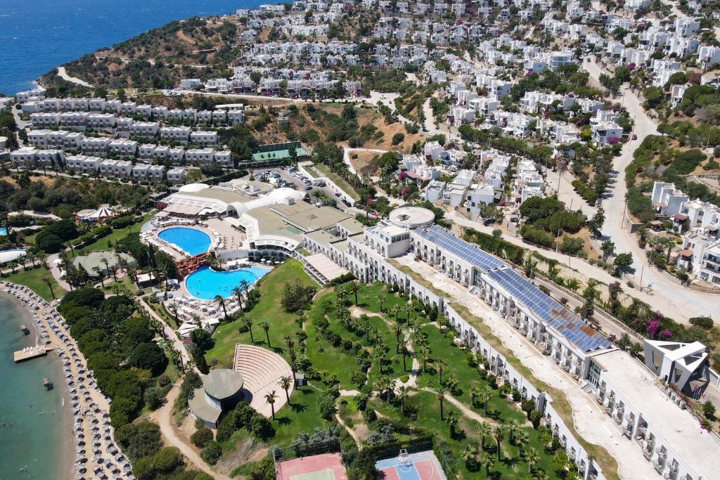 The swimming pool at or close to Yasmin Bodrum Resort