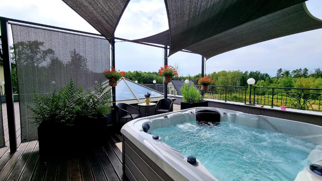 Bazén v ubytovaní Hotel Spa Laskowo alebo v jeho blízkosti