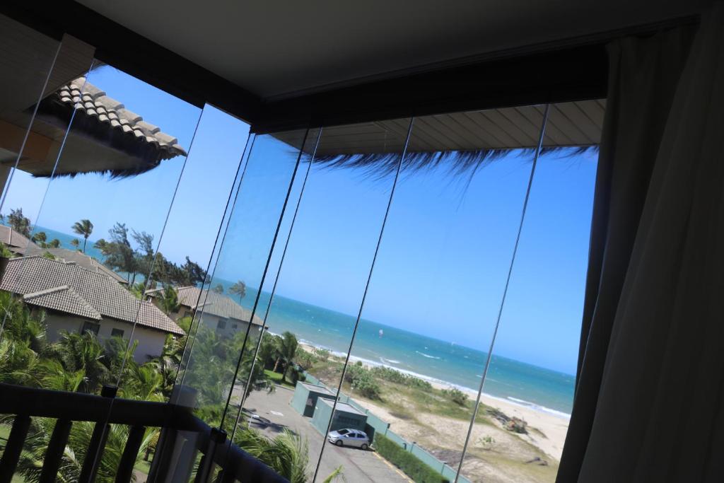 desde el balcón de una casa con vistas a la playa en Cumbuco - VGSun Apartment 402, en Cumbuco