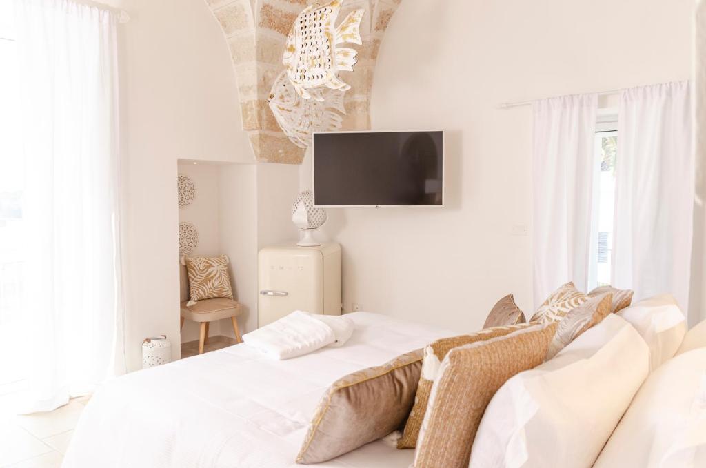 Postel nebo postele na pokoji v ubytování Apulia Charming Suites - Casa Rossa Suite Perla e Suite Corallo