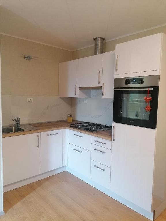 Kuchyň nebo kuchyňský kout v ubytování APARTMAJI VALTER