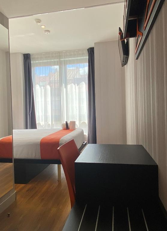 easyHotel Lisbon - Resim 11