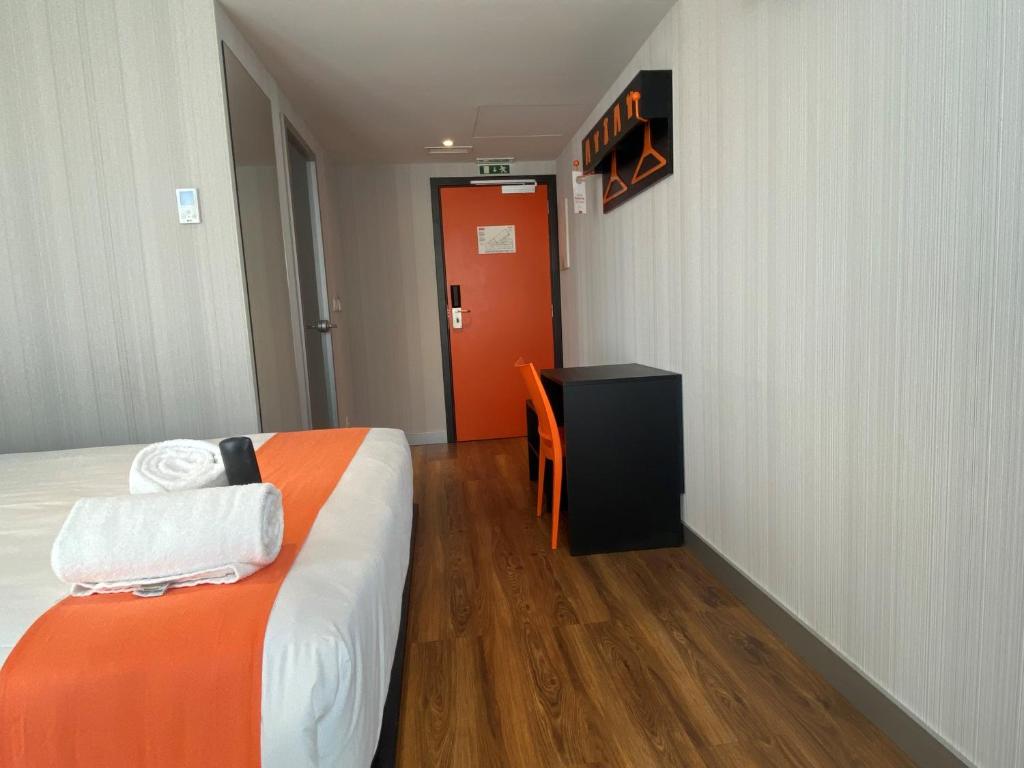 easyHotel Lisbon - Resim 14