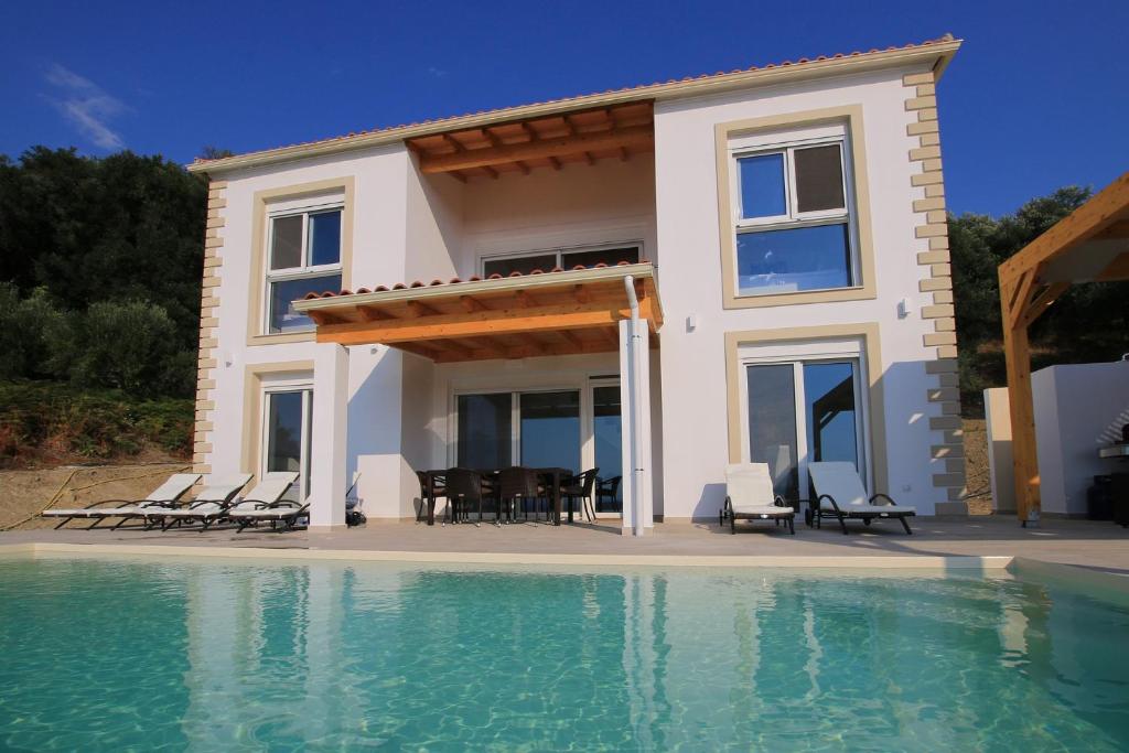 Bazén v ubytování Sunset Sea View Villa 8 nebo v jeho okolí
