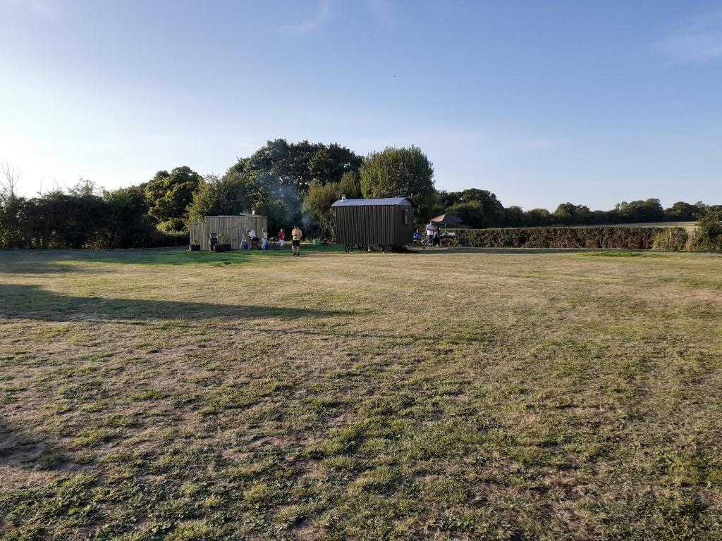 Glamping in Wiltshire in our luxury Shepherds Hut - Chalet