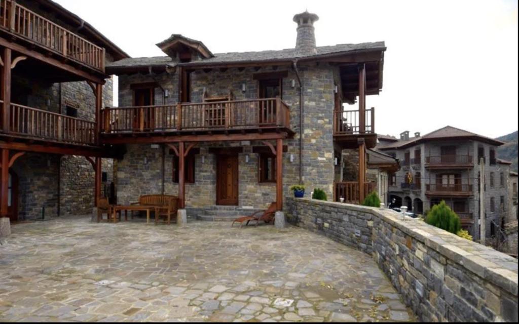 Fotografie z fotogalerie ubytování La Borda de Santa Barbara casa unica con piscina v destinaci Boltaña