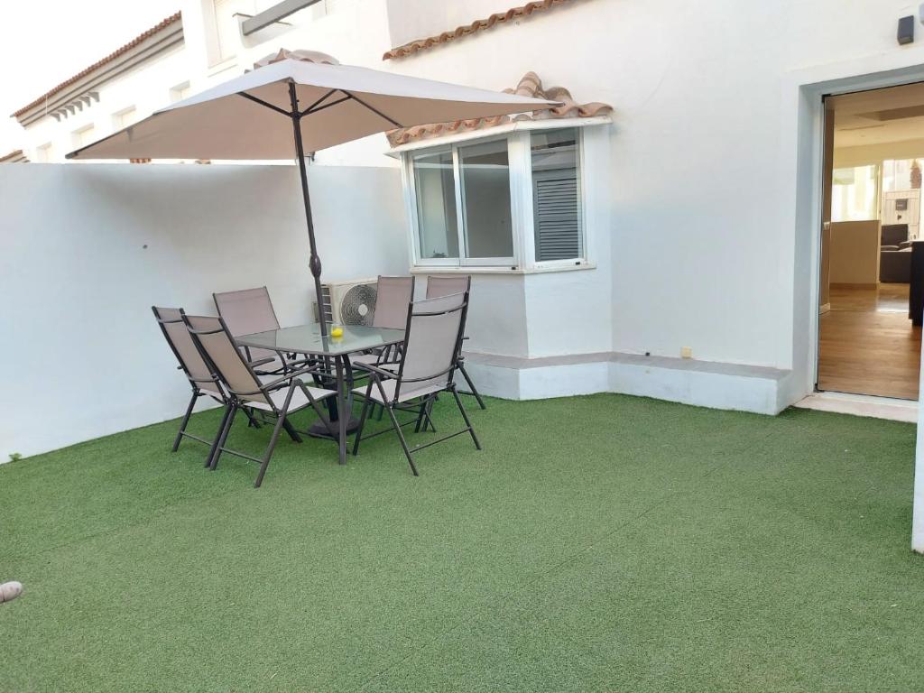 Patio nebo venkovní prostory v ubytování Vivienda adosada agradable y cómoda cerca del mar